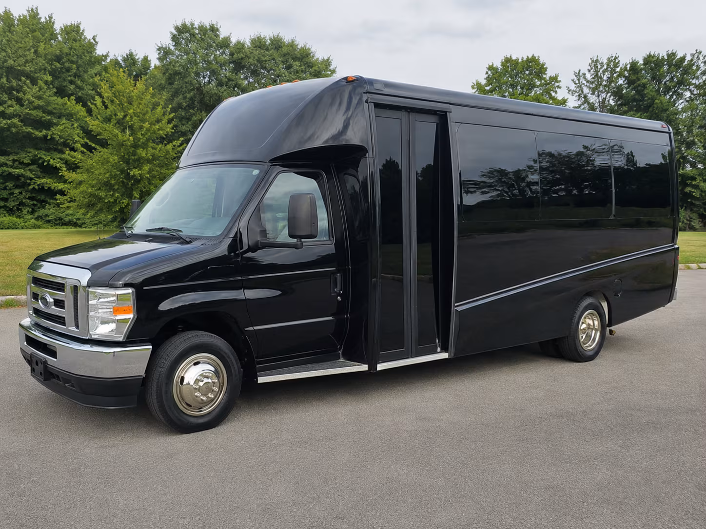 minibuses for aquarium and zoo field trips near west jordan